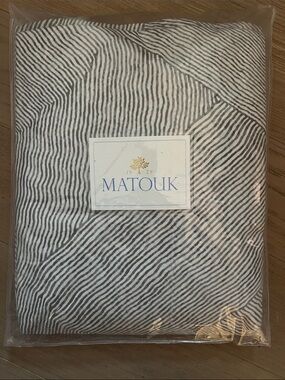 Matouk Queen Sheet Set in Burnett (White and Gray)